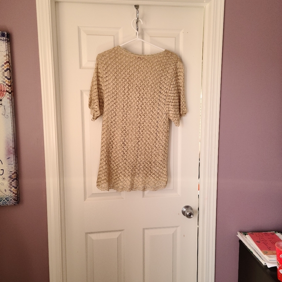 Short sleeved gold top - Picture 3 of 3